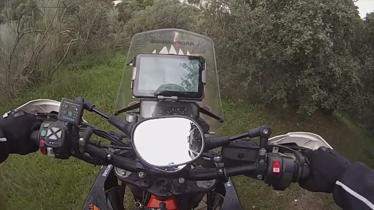 Moto trail voviendo al off