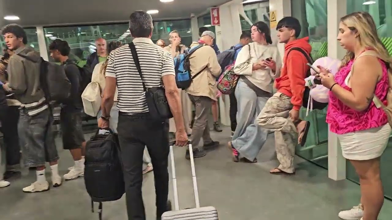 في طريقنا إلى البرتغال بالطائرة من اكادير المغرب 