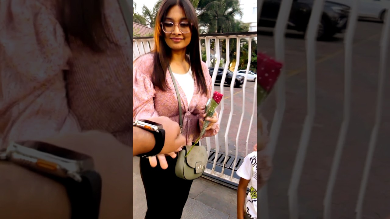 "🦎🤣 Hilarious Lizard Prank on pretty Girl! 