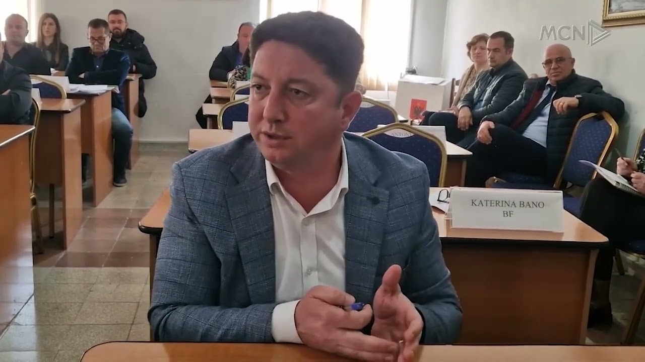 Debatet për investimet publike / Këshilltarët bashkiakë, Lushnje: Po bëhet politikë me rrugët