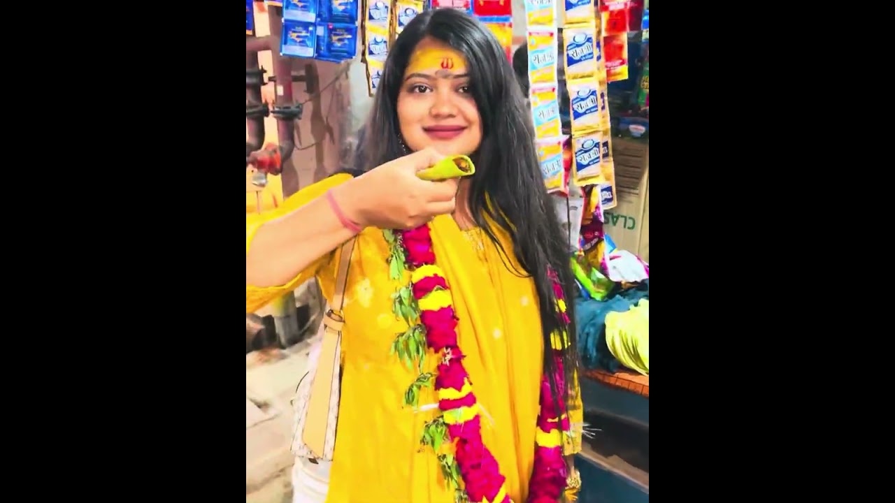 Banaras mai kitna kuch khane pine ki chize h waooo 