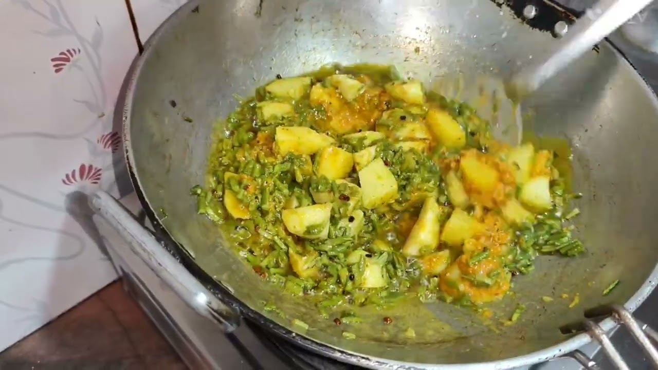 Date 11/3/2026 meri mammi ke hath ka lunch 🥰🥰 आलू सहजन की सब्जी रोटी राइस स्पेशल 