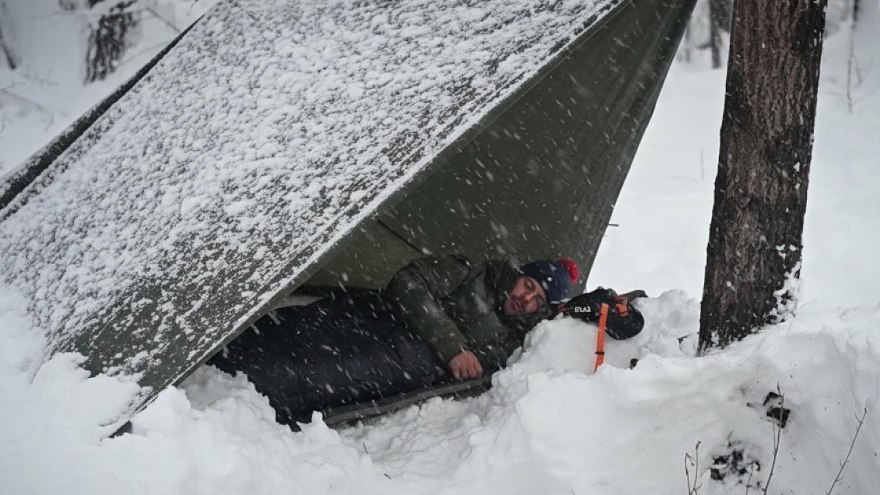 2 Days Surviving in Heavy Snow — No Food, No Water, No Gear | Winter Camping