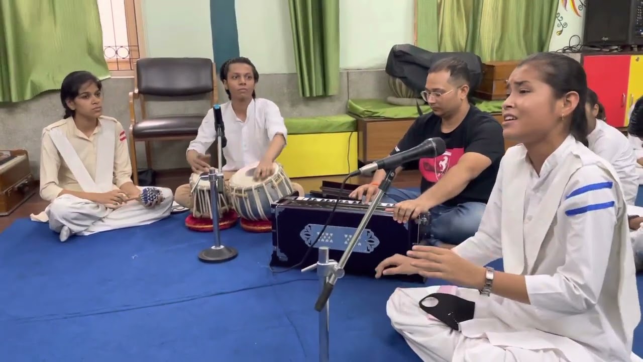 Naiharva hamko na Bhave / Delhi government school girl perform at zonal level competition