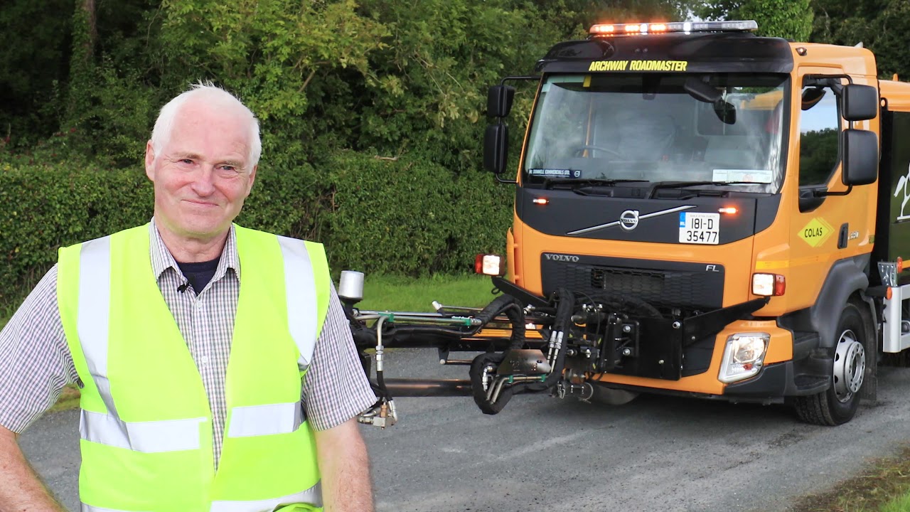 A Volvo FL Truck Fixing Pot Holes!
