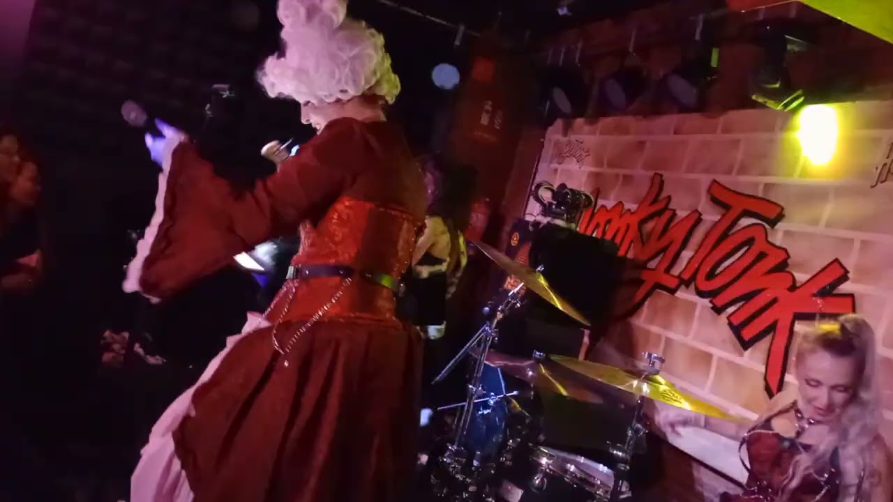 REINAS EN LA HONKY TONK 