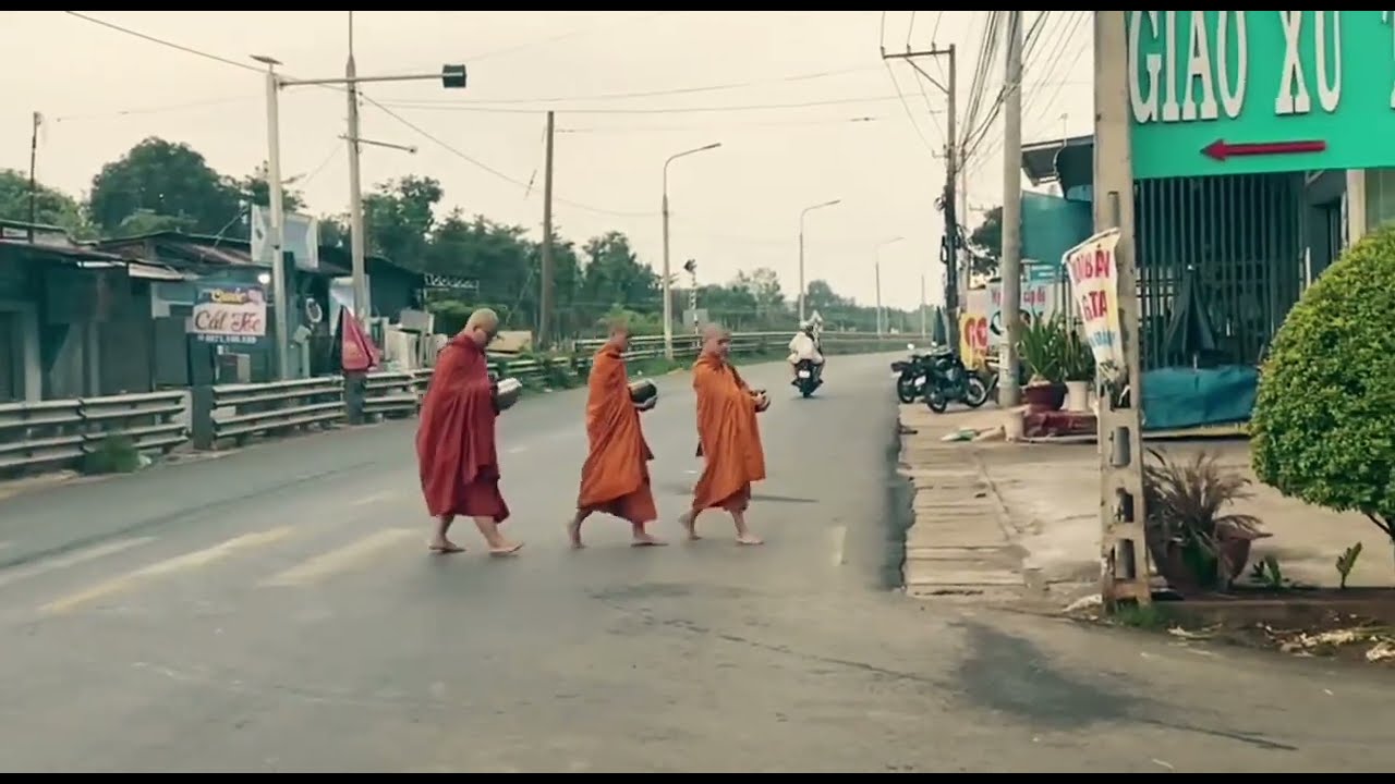 Hành trình 1 ngày đi Khất Thực của Chư Tăng