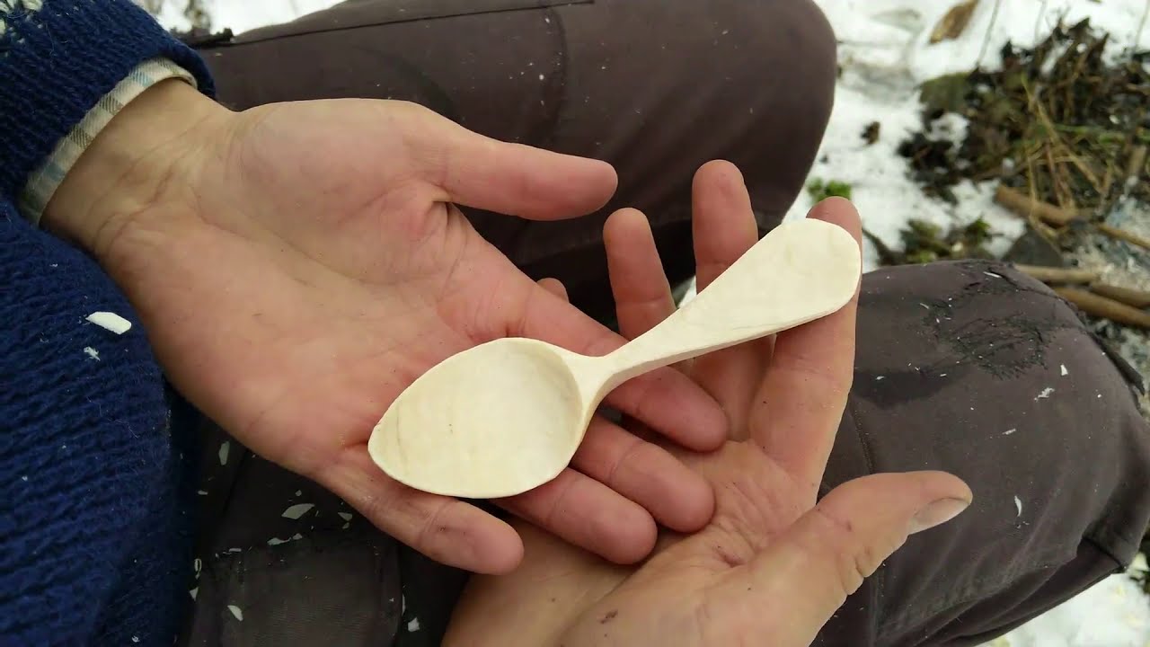 Резьба по деревянной ложке топором и ножами