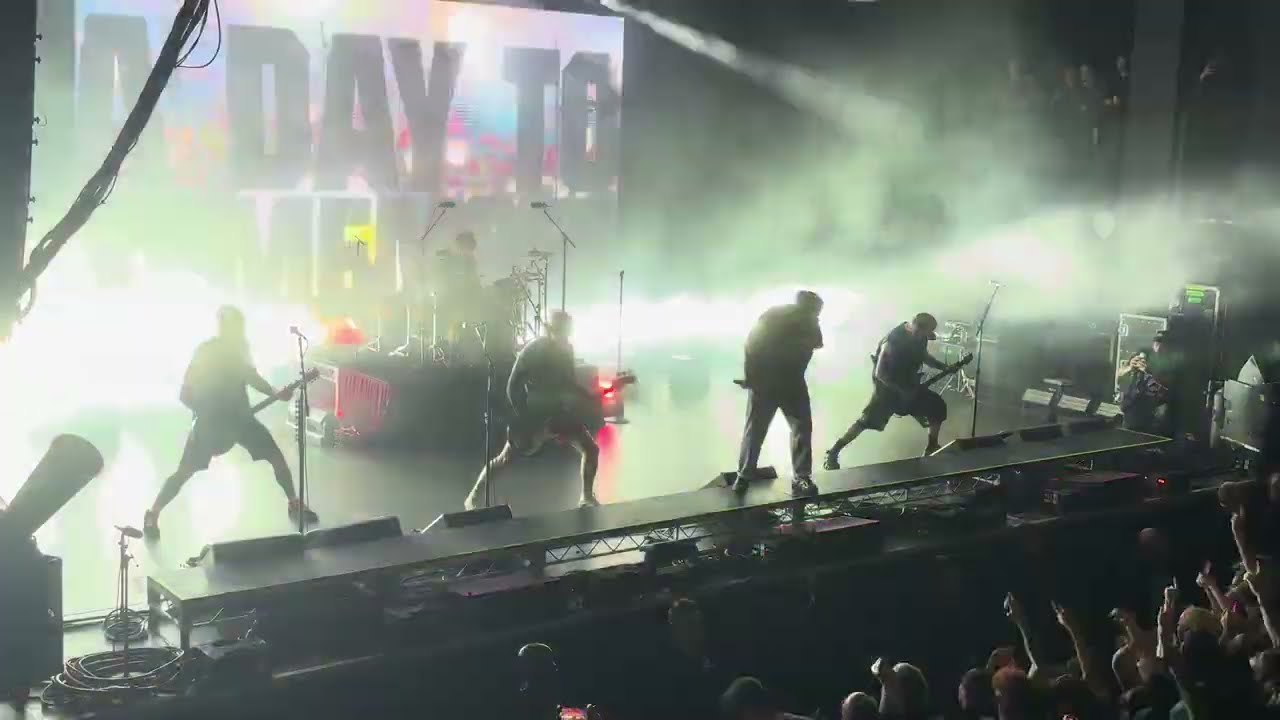 You Be Tails, I'll Be Sonic / Mr. Highway's Thinking About the End (Live) - A Day To Remember (4K)