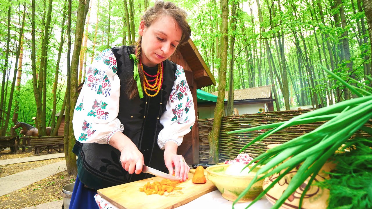 Посещение украинского казацкого села! Тур по славянской кухне и деревне | Киев, Украина