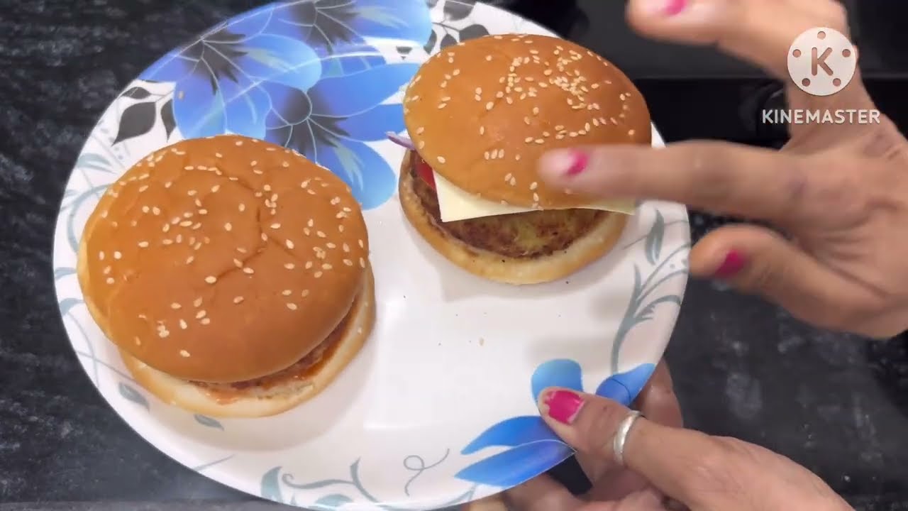 बर्गर बनाने का आसान तरीक़ा अब घर पर बनाये आलू टिक्की mcdonald burger 😋😋