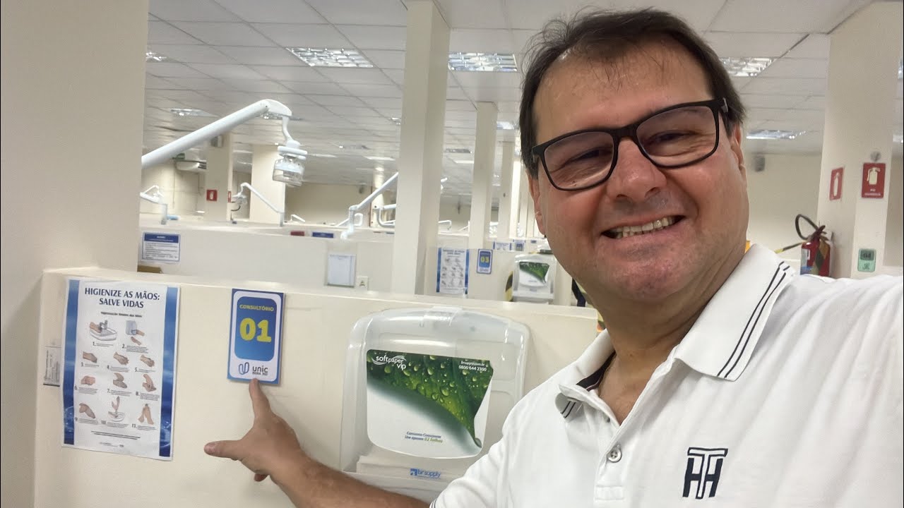 Técnica de colagem de bráquetes de aparelhos ortodônticos MBT em manequim simulador de tratamento