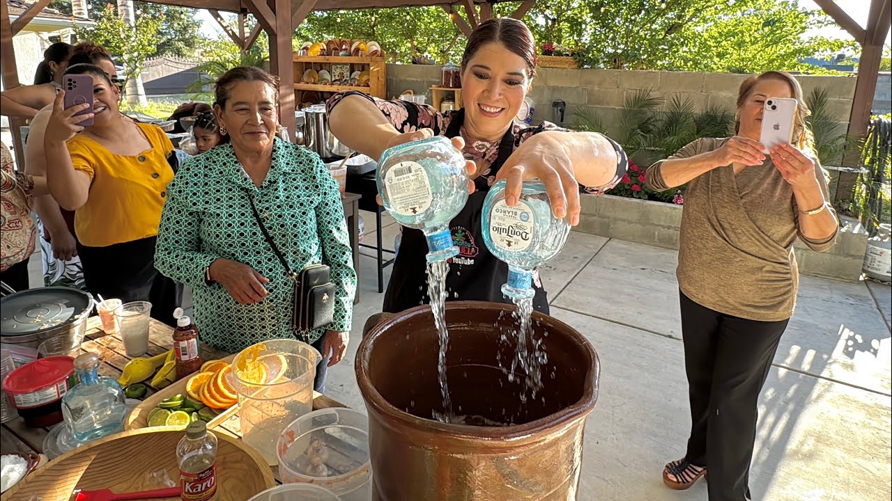 CARNITAS, BIRRIA, MOLE, Y POZOLE CON FAMILIA Y AMIGOS!
