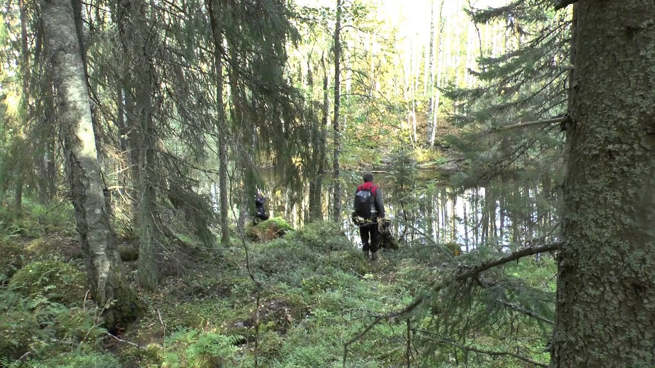 Tuupilaiset kuvausretkell&auml; Nimikalliolla ja Lampinjoen varrella