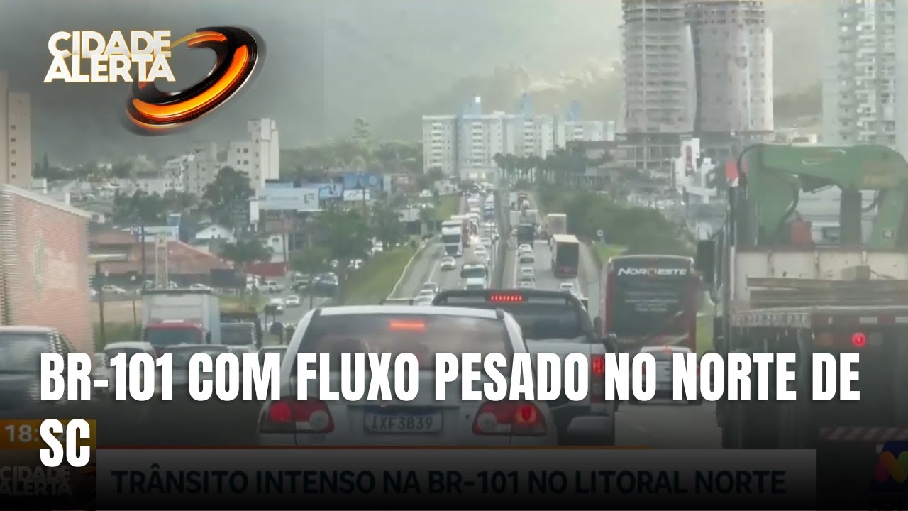 Tr&acirc;nsito intenso na BR-101 no litoral norte de SC