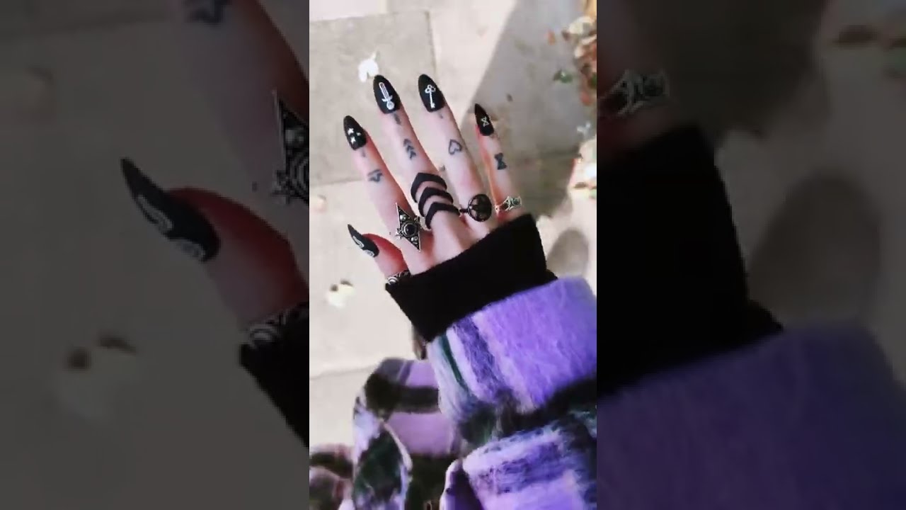 Get your hands on my limited nail design at Marmalade Nails 💅🏻 Only a few left! 🖤✨