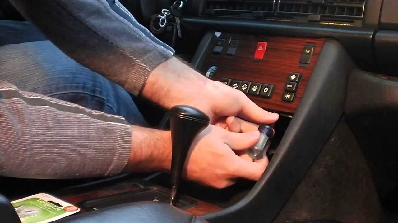 Замена лампы подсветки центральной консоли Mercedes GenII W126