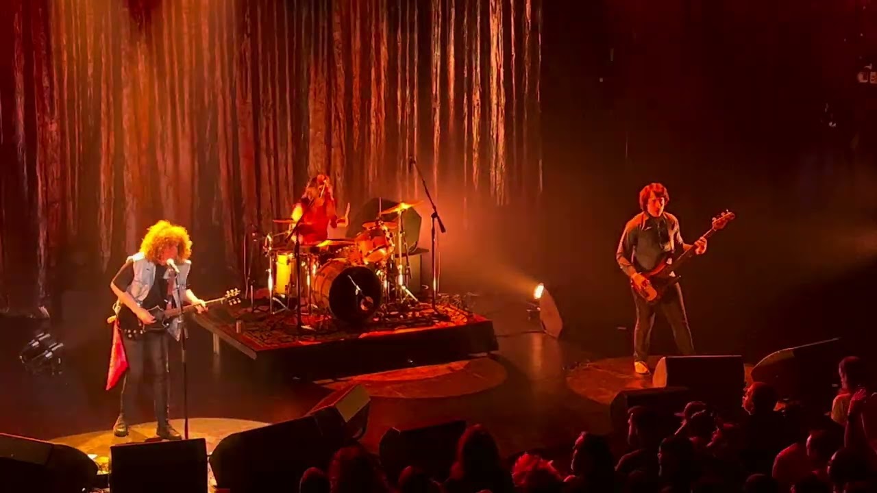 Wolfmother - Rock and Roll - Live