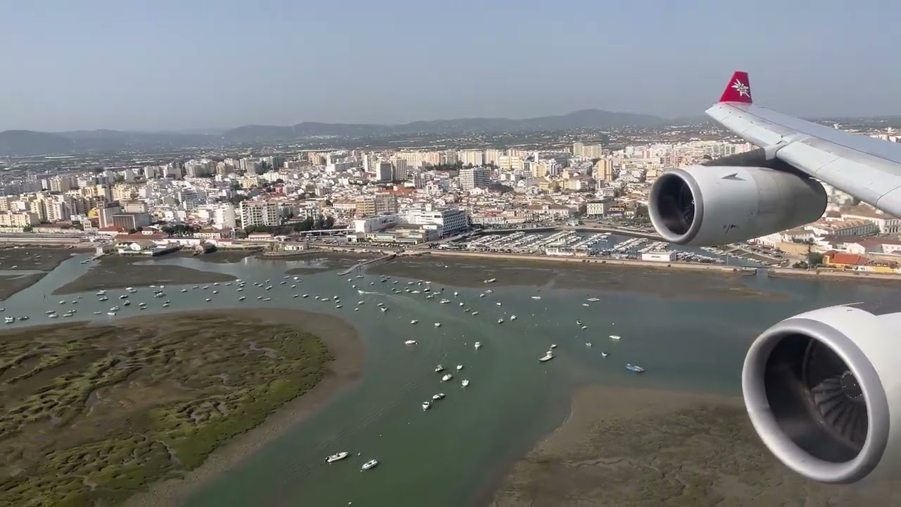 Edelweiss A340 landing at Faro