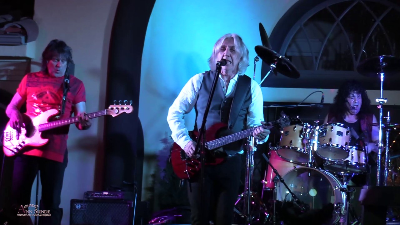 NEW ENGLAND California show at Grand Oak Live