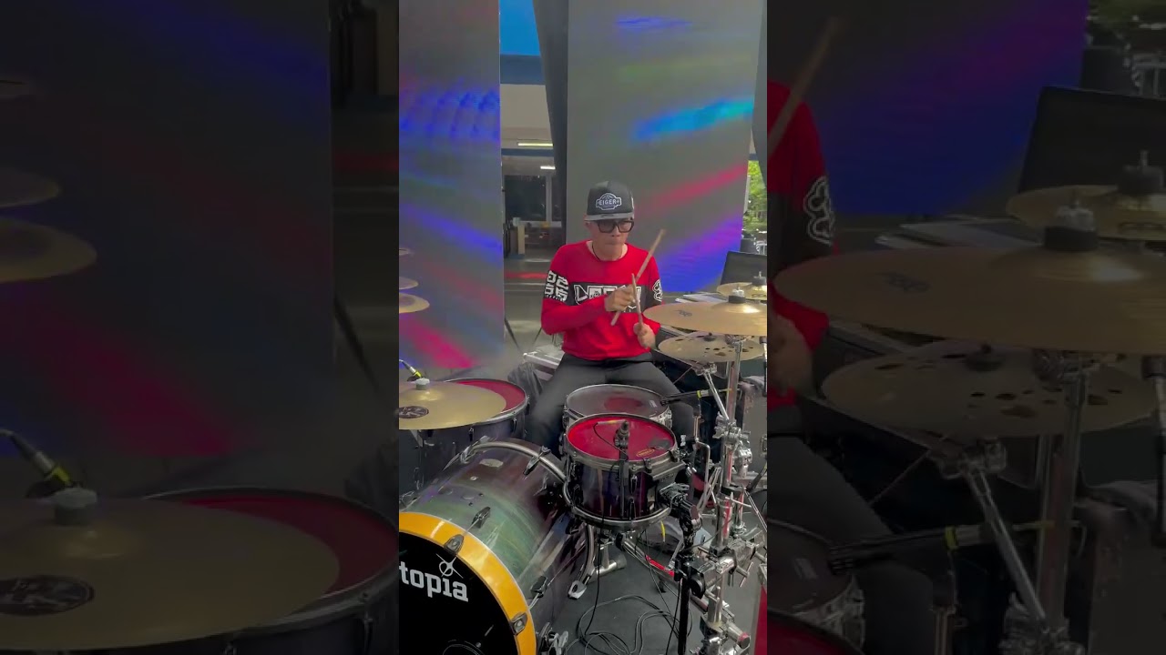 check sound drumer band Utopia