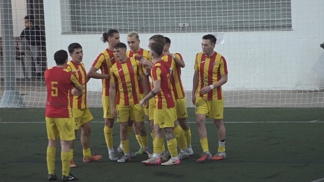 La Penya Jove tomba el Sant Sadurní i continua fent de Les Roquetes un fortí
