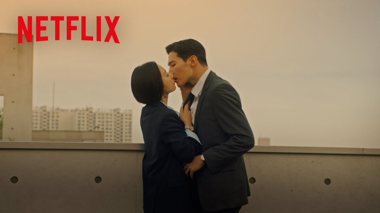男を仕留める肉食ムーブ - ガード固めな仕事相手のネクタイを引っ張って強気にキス | エージェントなお仕事 | Netflix Japan