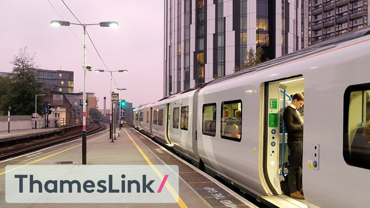 London: Thameslink (and Southeastern) Trains at Elephant & Castle