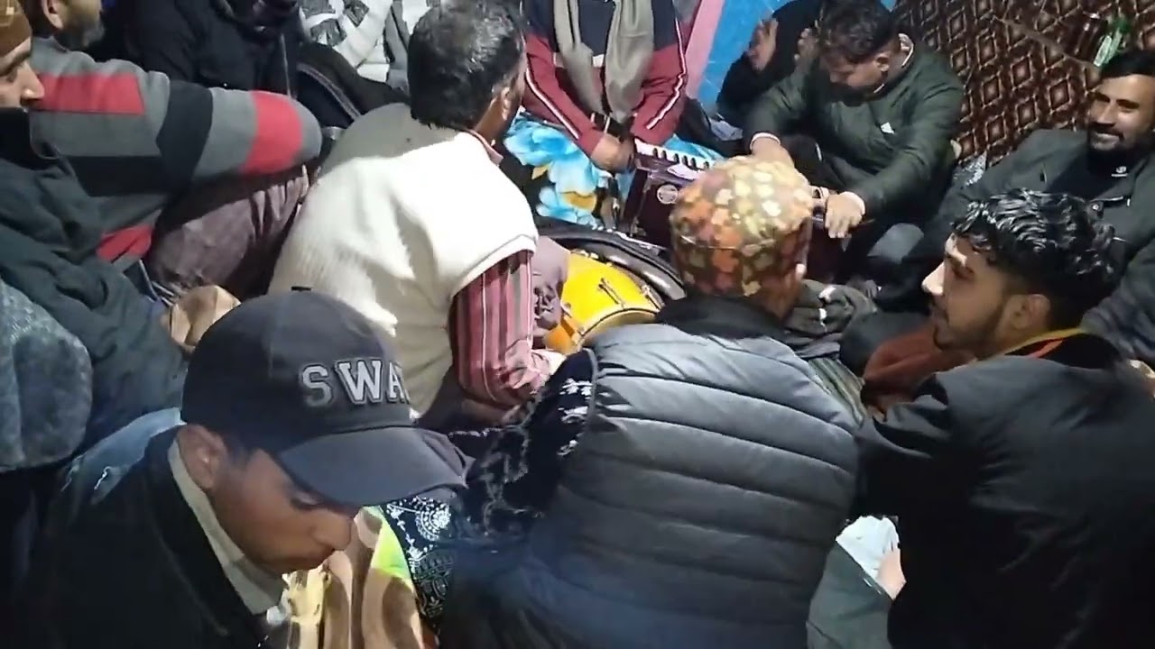 #music Be Qadar Yaras Ditum Dil #kashmiri gazal at chtro singer chitu ustand and prty #dance ❣️❣️❣️