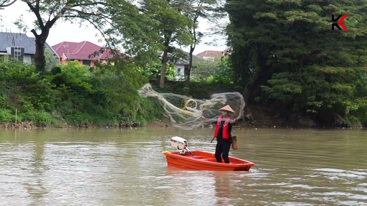 Memancing Ikan di Sungai dengan Perahu PE Keman Boat