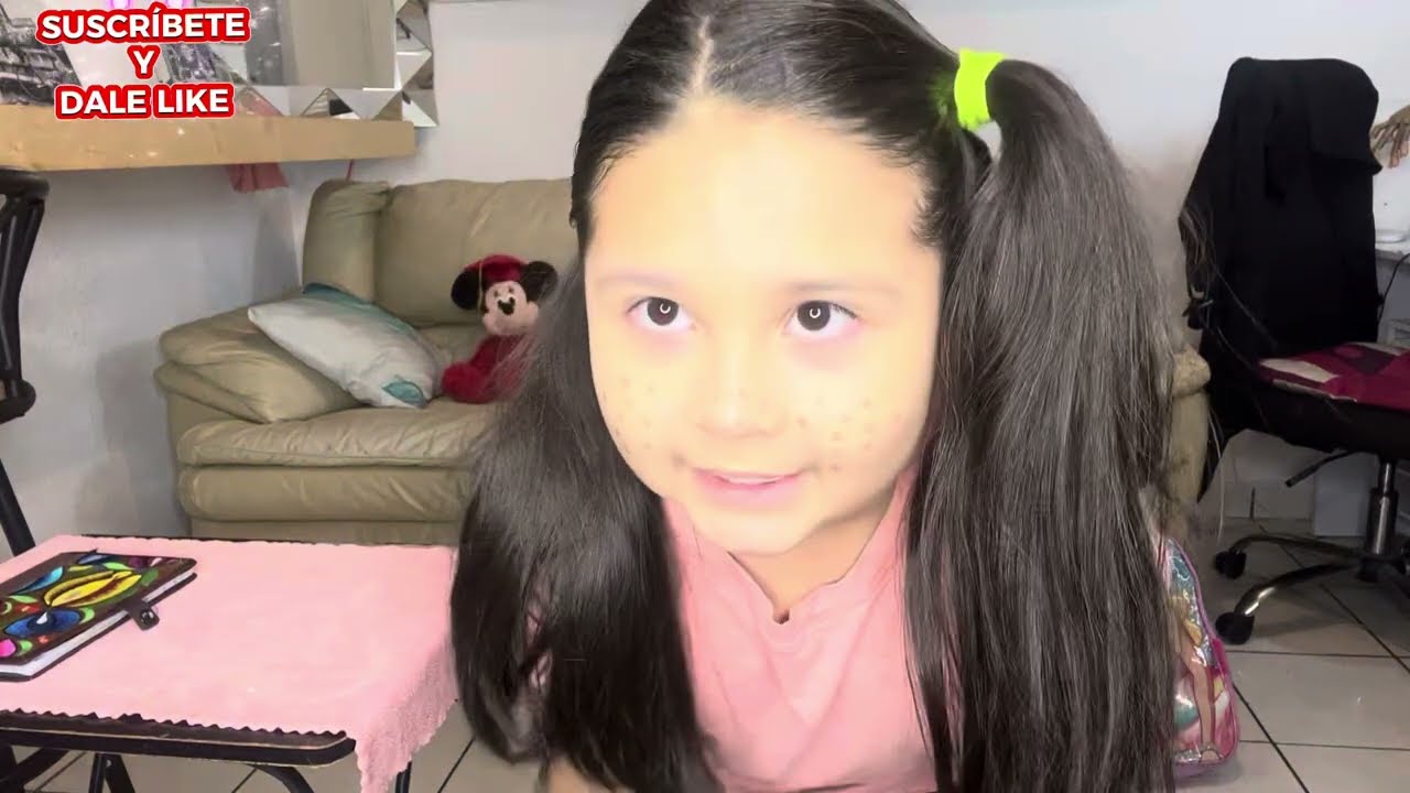 JULIA LA NERD” LA SABELOTODO”