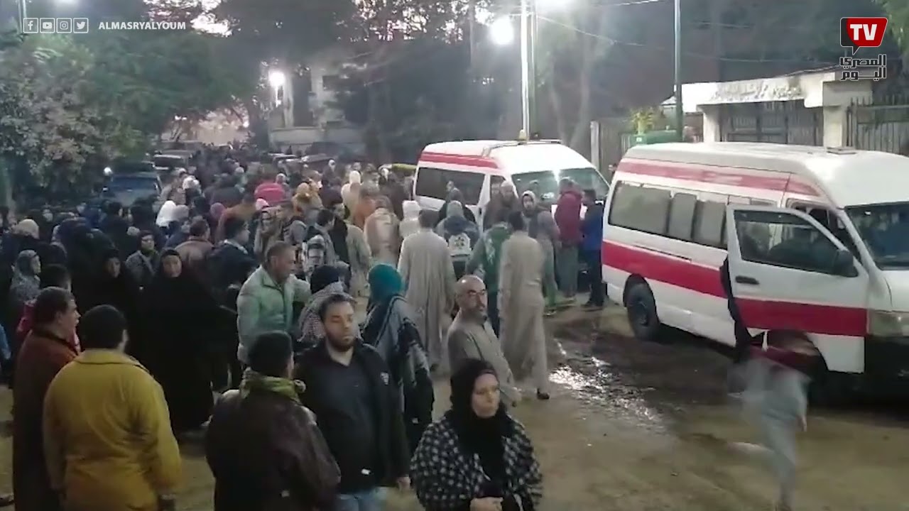 توفوا في حادث طريق.. تشييع جنازة 4 أشخاص من أسرة واحدة في المنوفية