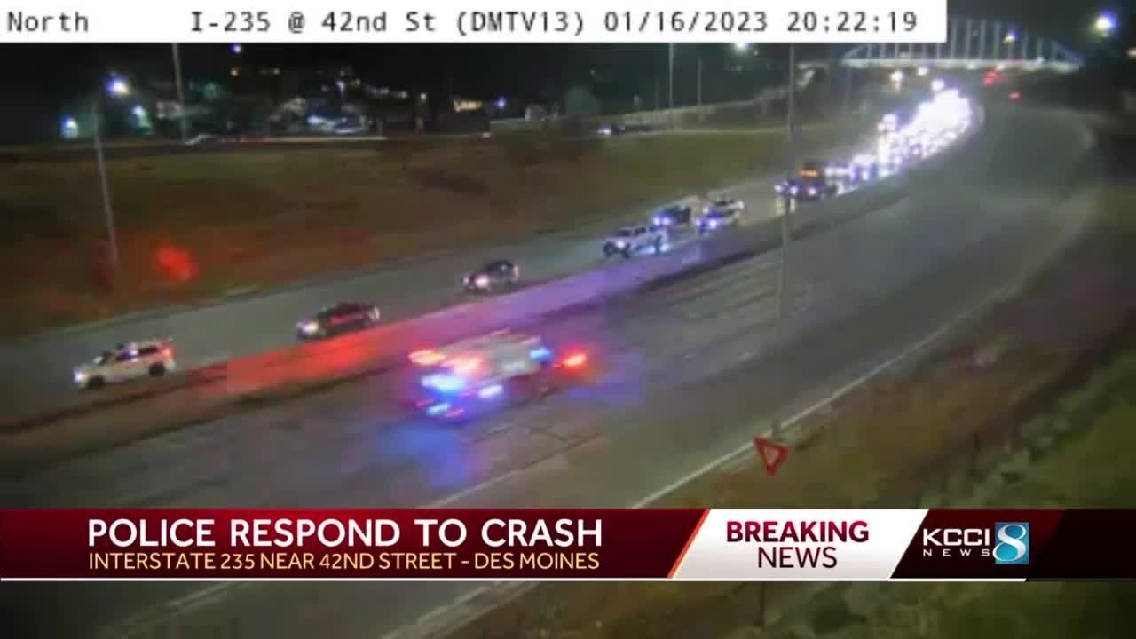 Des Moines police investigate crash on I-235 near 42nd Street