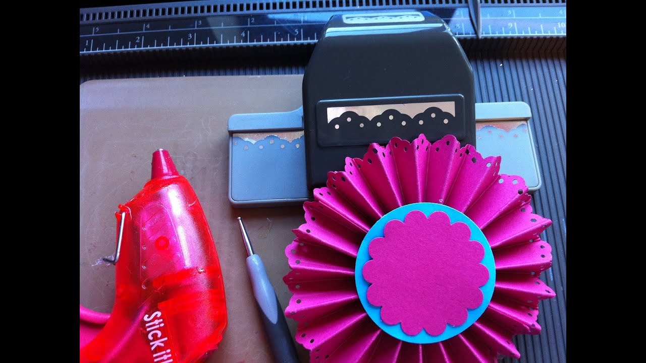 Making Paper Rosettes using a Scoreboard and Boarder Punch