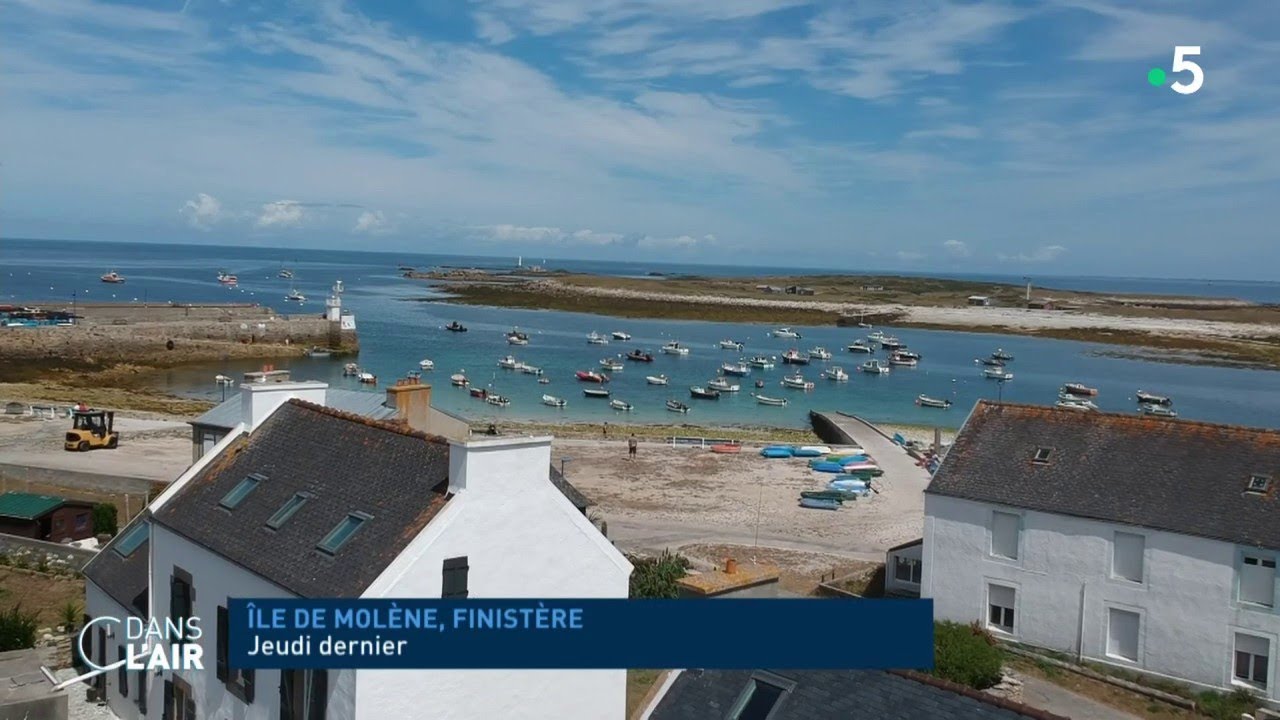 Sur l'île de Molène, en Bretagne, on désalinise l'eau de l'océan - reportage  #cdanslair 08.08.2022