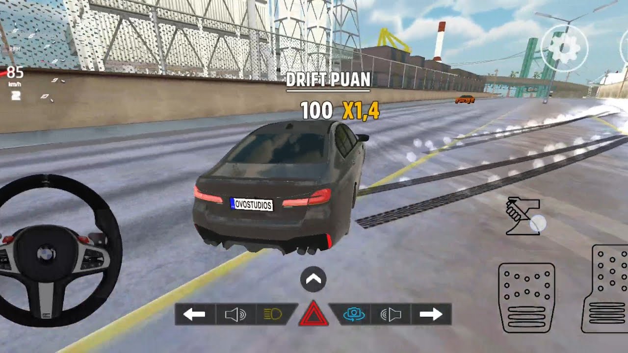 BMWM5 İLE OTOBANDA DRIFT 