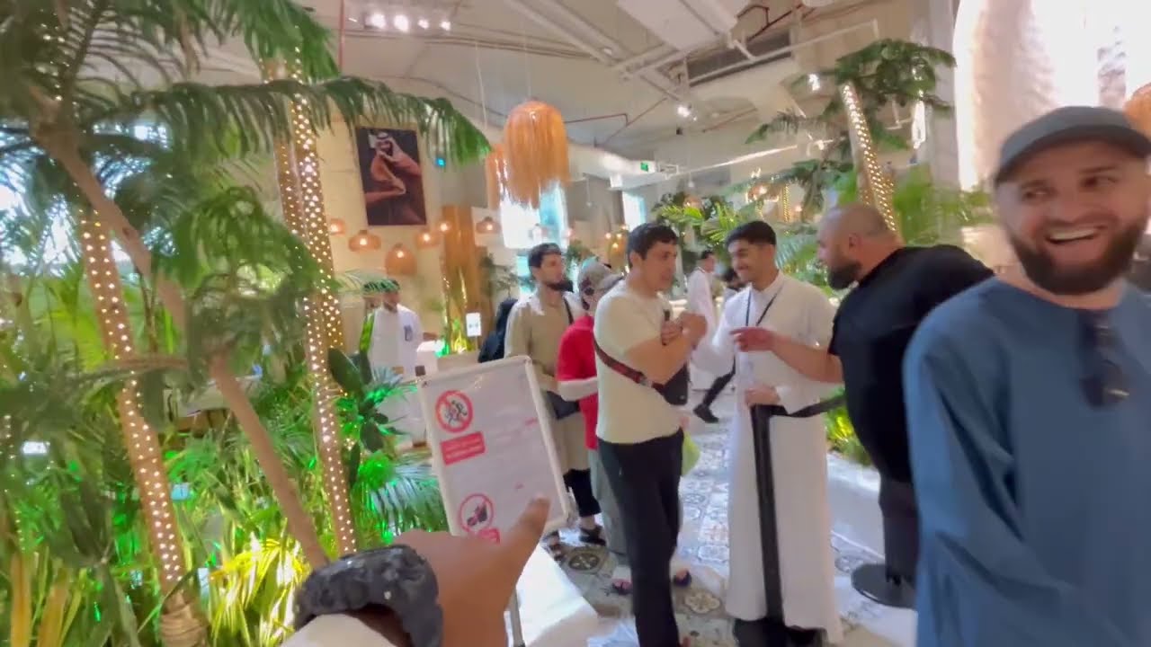 Makkah ka Secret Cafe 😳| 🕋Haram ke Saamne Chai ☕️ka Mazaa hi Kuch Aur Hai!
