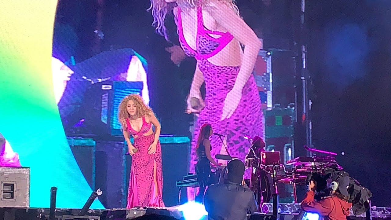 Shakira - La Bicicleta (El Dorado World Tour Live @ Estadio Azteca - Mexico City)