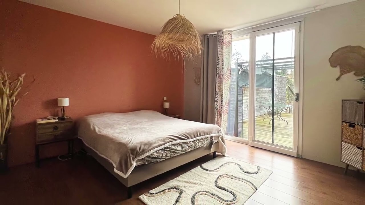 EN EXCLUSIVITÉ * BEL APPARTEMENT DE 163M² * JARDIN PRIVATIF DE 348 M2 DONT UNE TERRASSE DE 100 M² *