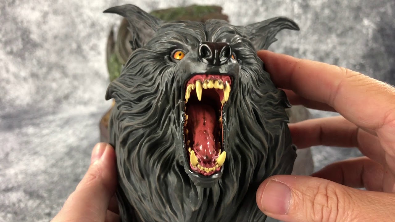 Pop Culture Shock: The Howling Statue Exclusive Version Review