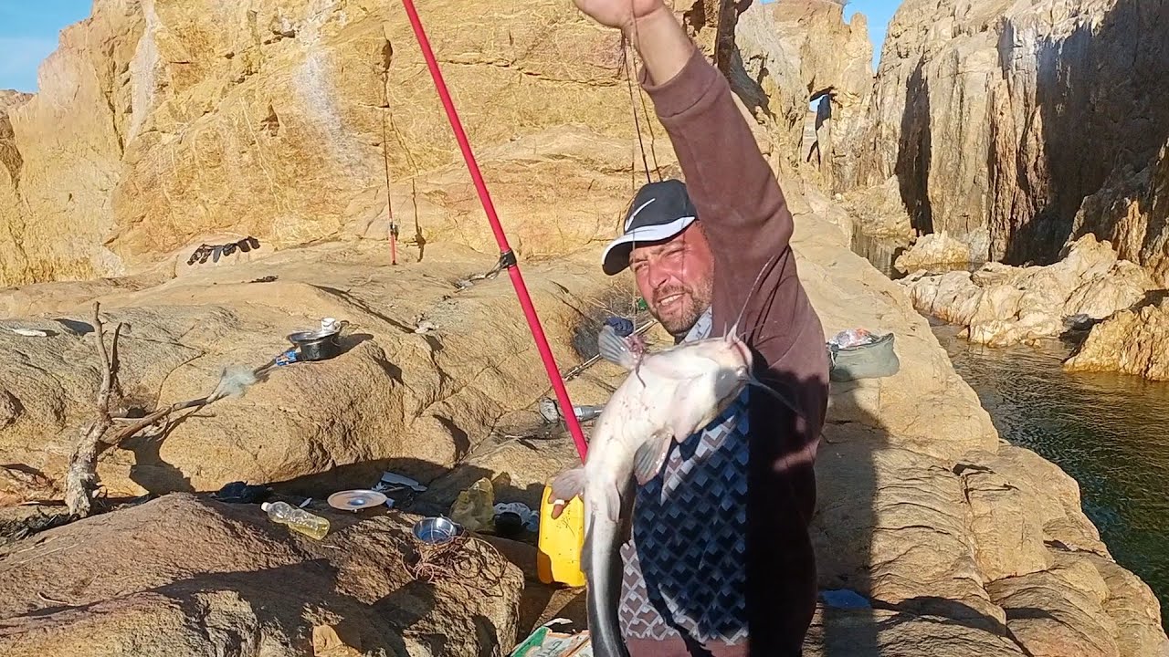 بحيرات مفيض توشكى الناتجه عن فتح الهدارات مليئه بلاسماك والصياد المحترف هوا الي يصبر ويوصل