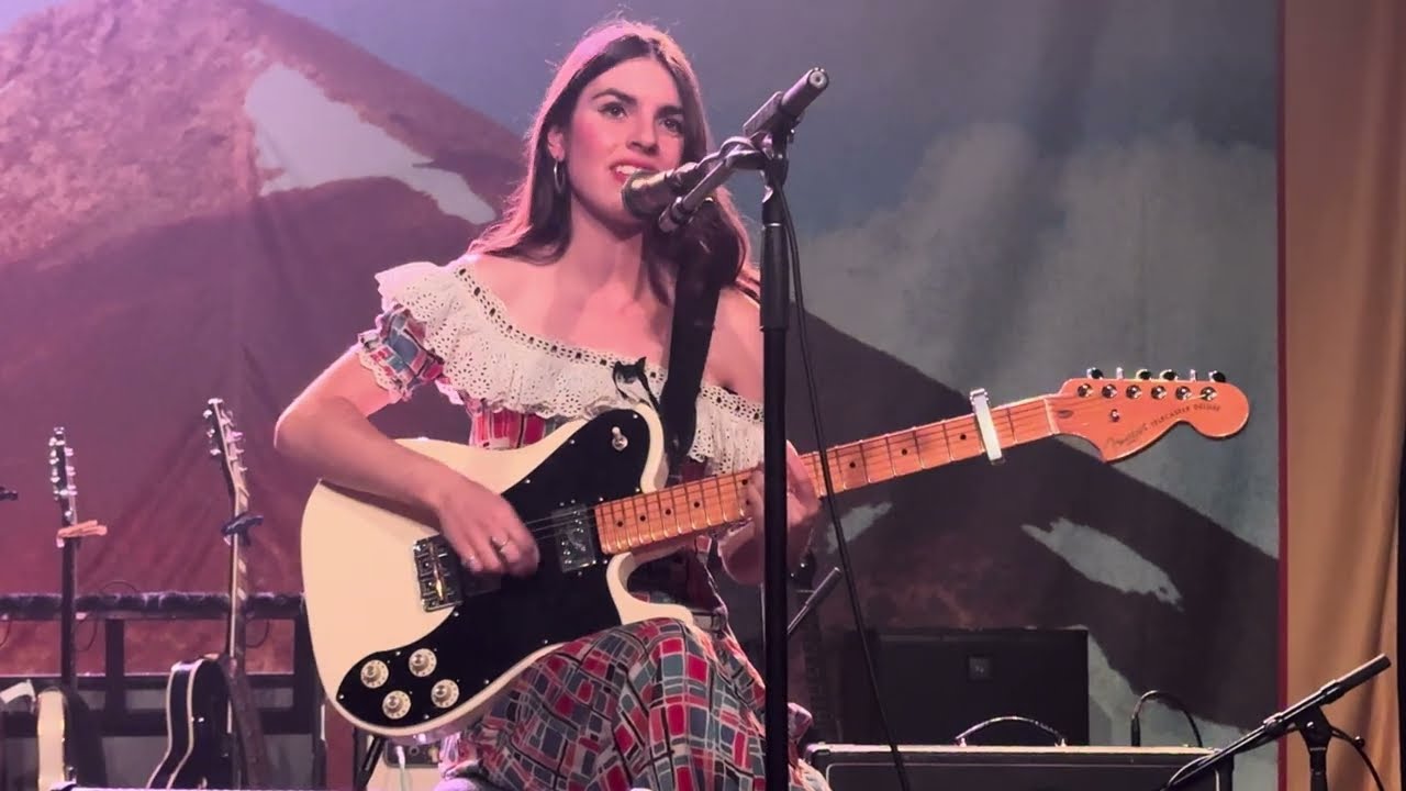 Hazel English - 'Nine Stories' in Salt Lake City on 9/25/24