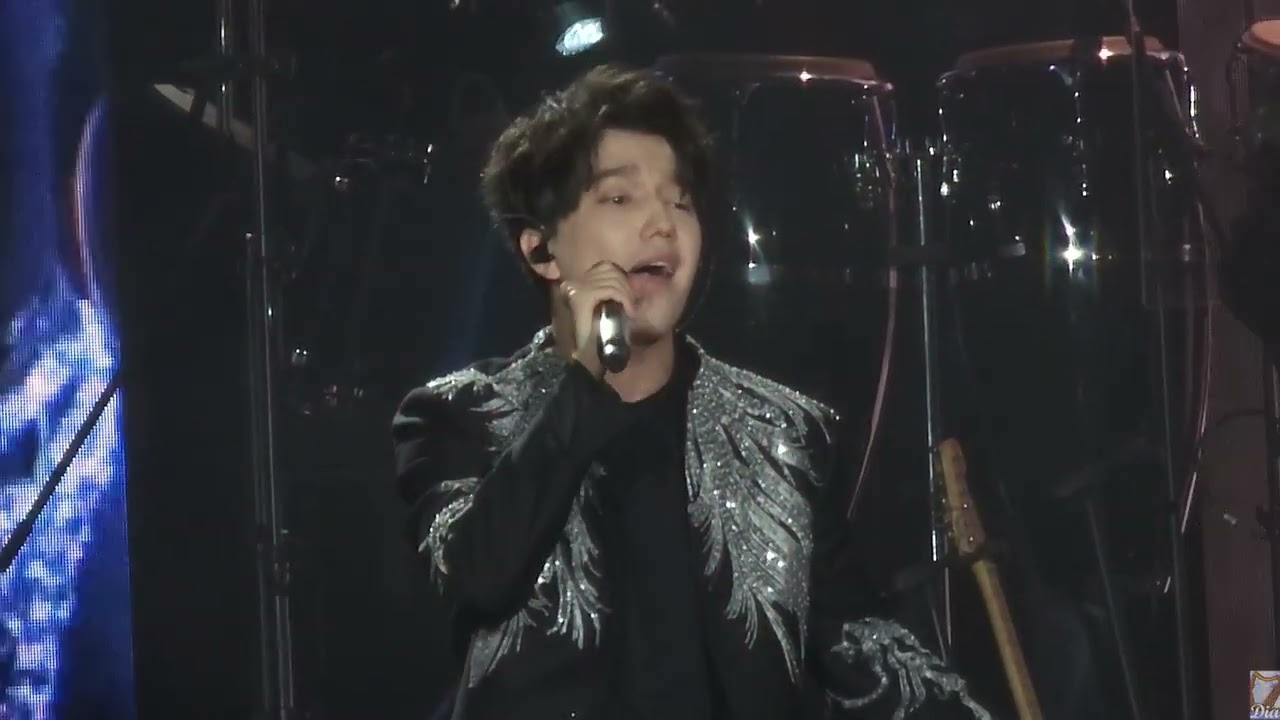 Dimash Qudaibergen - SOS (S.O.S. D'un terrien en détresse) - ARNAU Prague 04/16/2022 [4K Fancam]