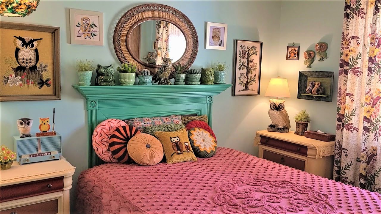 VINTAGE RETRO MCM BEDROOM TOUR | Thrifted Owl Crewels, Lamps, Figurines, McCoy Pottery, Pillows Etc.