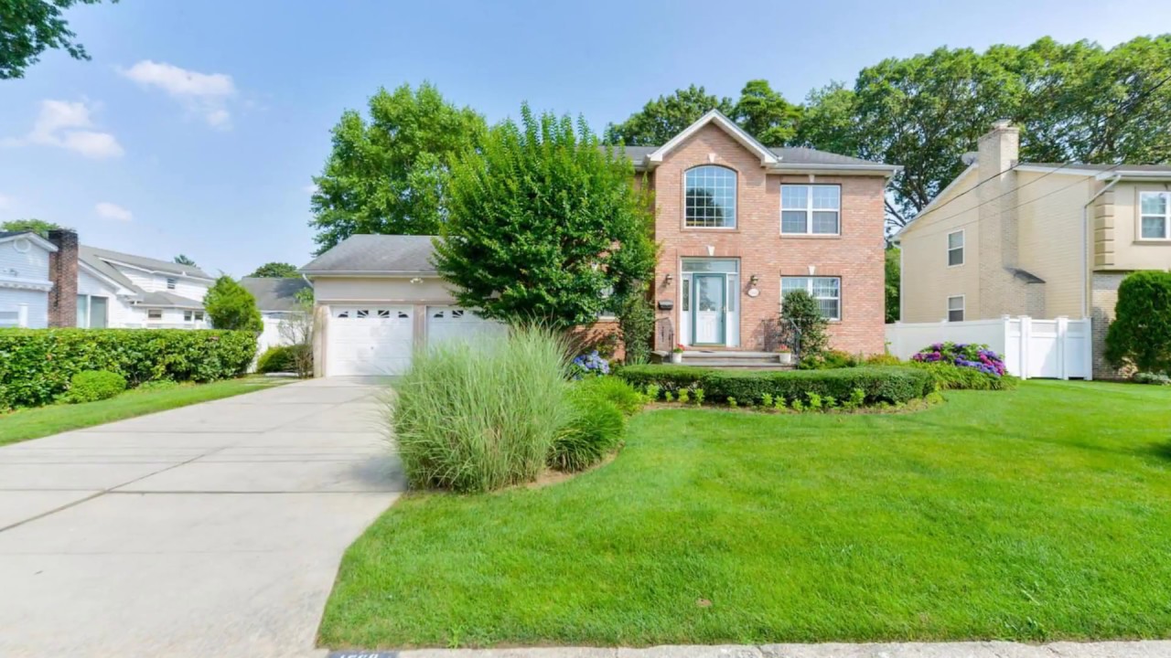Video Tour of 1568 Dillon Ave, East Meadow NY 11554