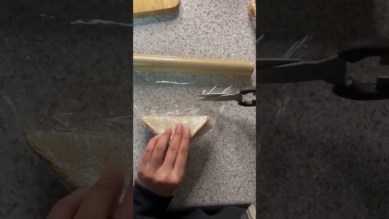 Quick and easy way of plastic wrapping a sandwich #quick #easy #wrapping #sandwich #food #shorts