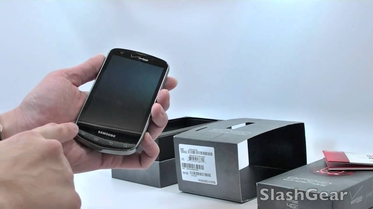 Распаковка и первый взгляд на Droid Charge