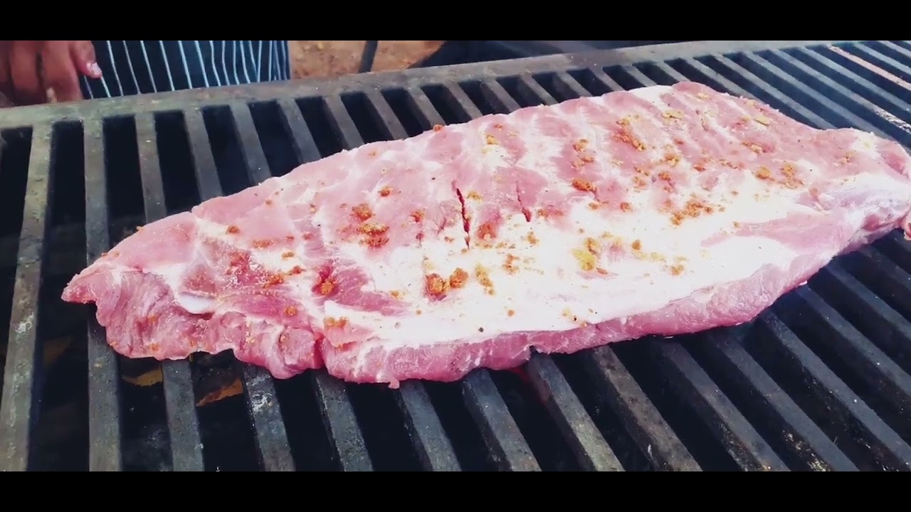 Preparando una costilla Ahumada 