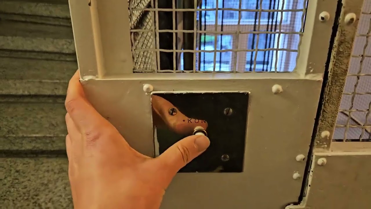 Amazing 1952 Kone traction elevator/lift in Savilahdenkatu 2B, Mikkeli