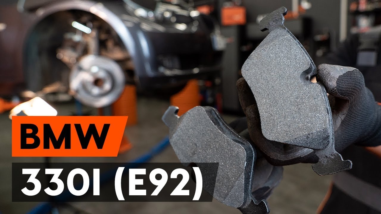 Come sostituire pastiglie freno anteriori su BMW 330i 3 (E92) [VIDEO TUTORIAL DI AUTODOC]
